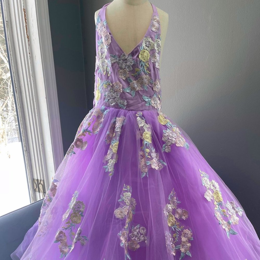 Girls Size 8 Lavender Floral Embroidered Photography Formal Gown Dress Brand New